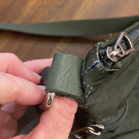 Sakroots crossbody green purse - Picture 4 of 10